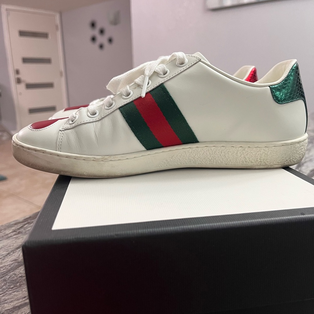 White Gucci Sneakers with Red Heart Detail - Picture 6 of 10